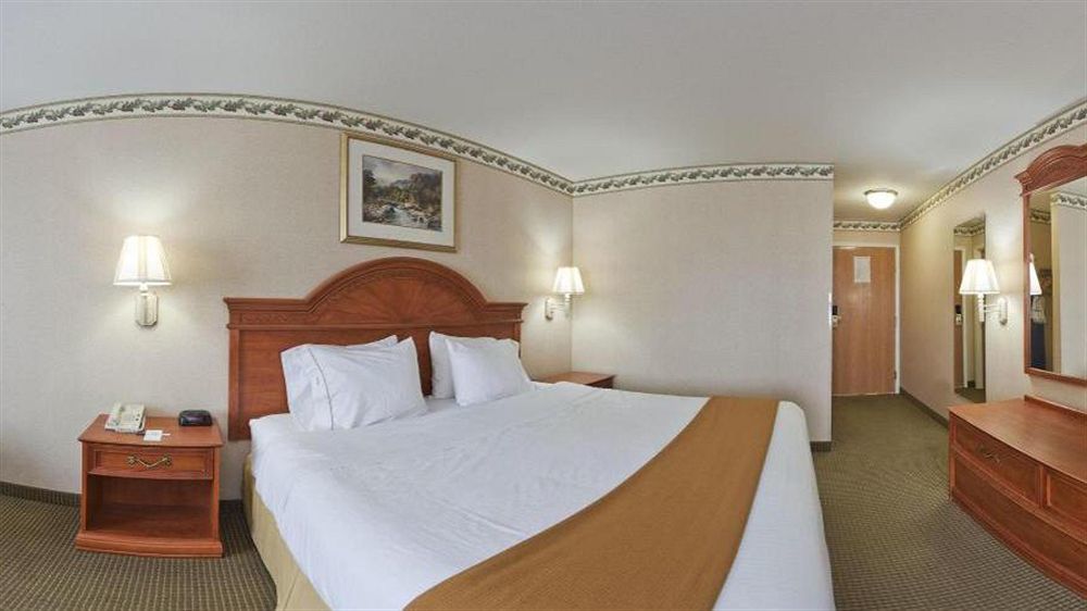 Express & By Ihg Hotel